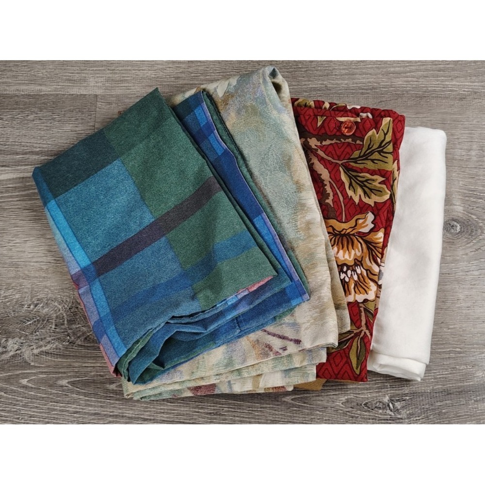 Lot of‎ 4 Pillow Cases Random Assortment Mixture Red Blue White Plaid Floral